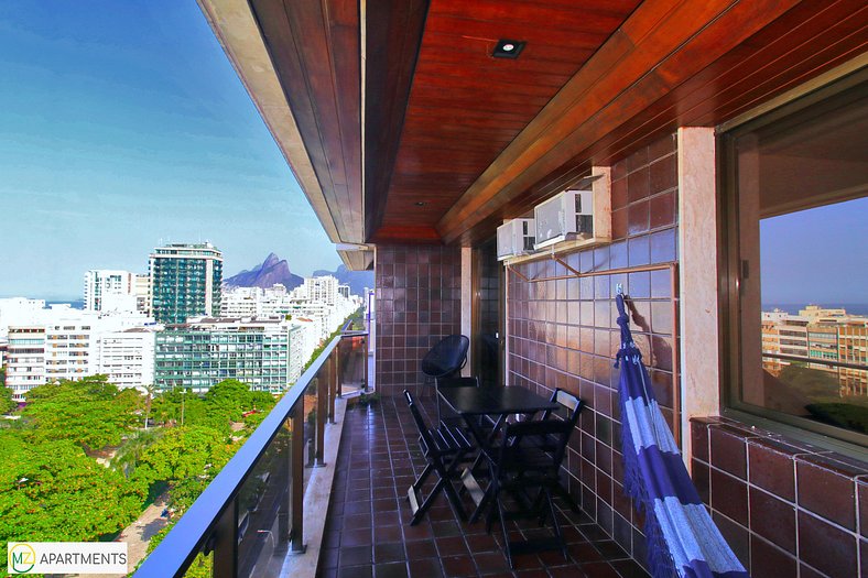 Incrível sala e quarto com varanda em Ipanema