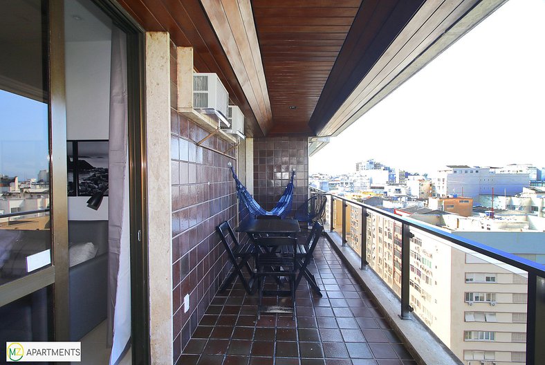 Incrível sala e quarto com varanda em Ipanema