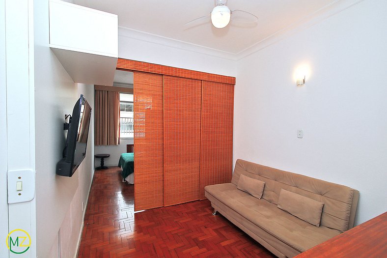 Simple and cheap studio in Copacabana for 4 people