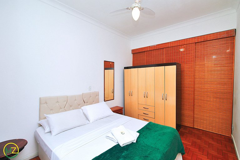 Simple and cheap studio in Copacabana for 4 people