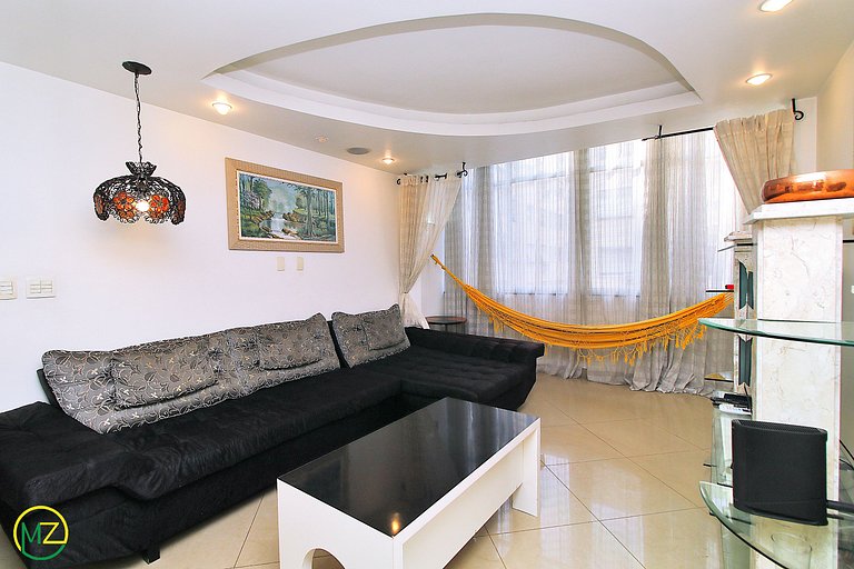 Spacious 2 bedrooms on Leme beach for 7 people