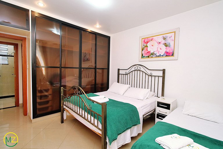 Spacious 2 bedrooms on Leme beach for 7 people